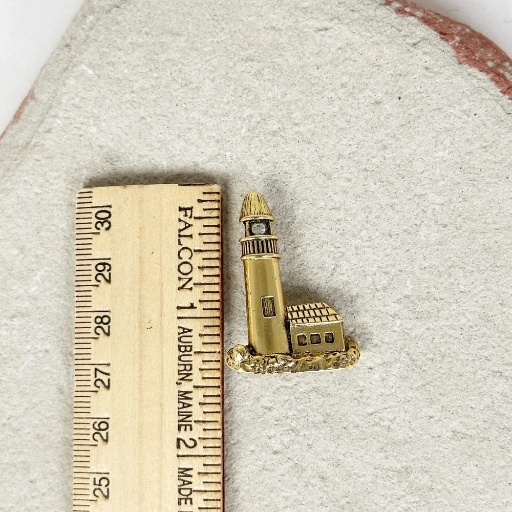 Vintage Signed CAMCO Gold Tone Lighthouse Brooch‎ Pin w/ Rhinestone Light - Picture 8 of 8